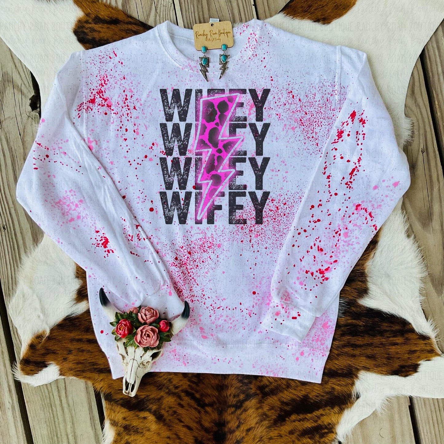 Wifey Bolt Distressed - Ranchy Roan Boutique
