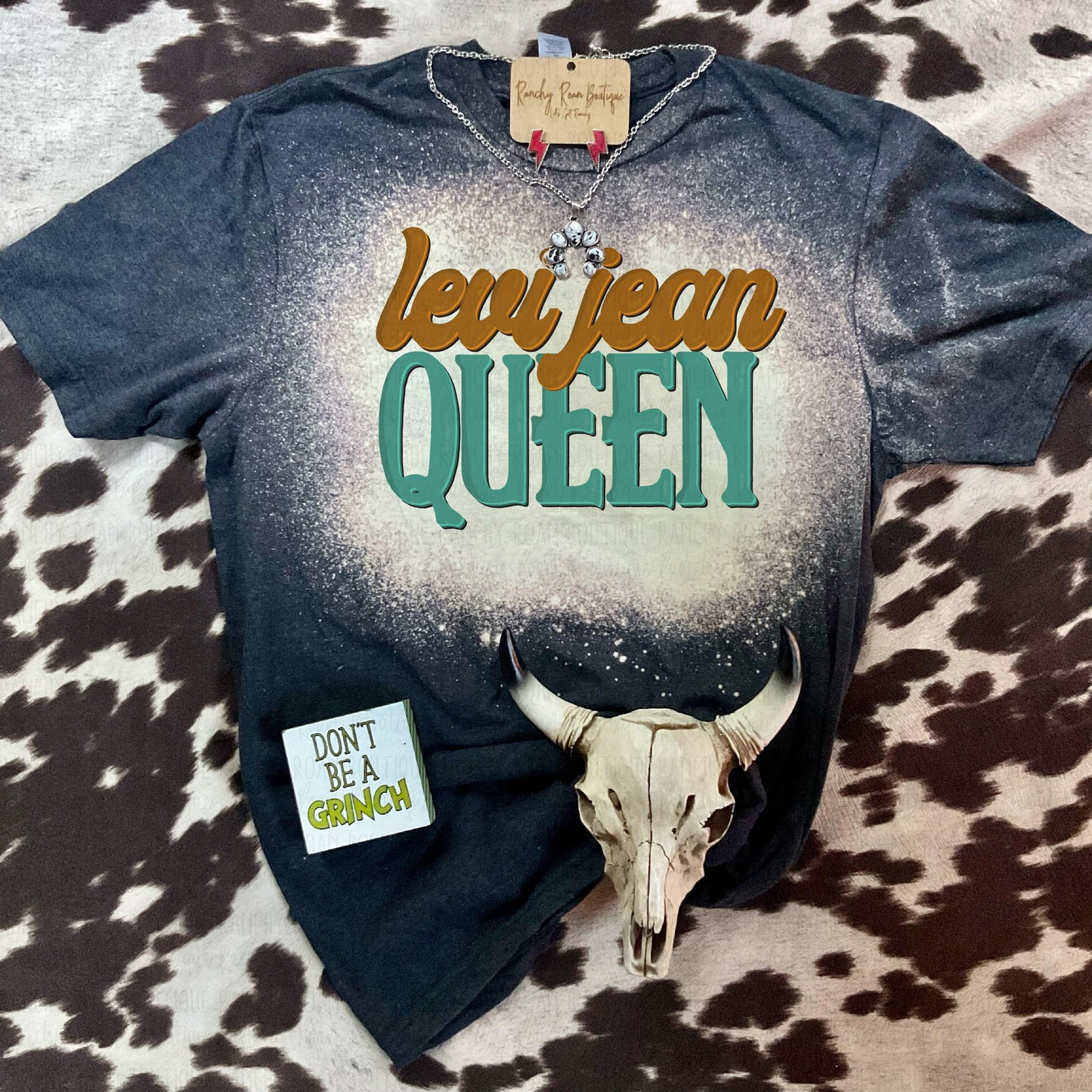 Queen Jean Western Tee - Ranchy Roan Boutique