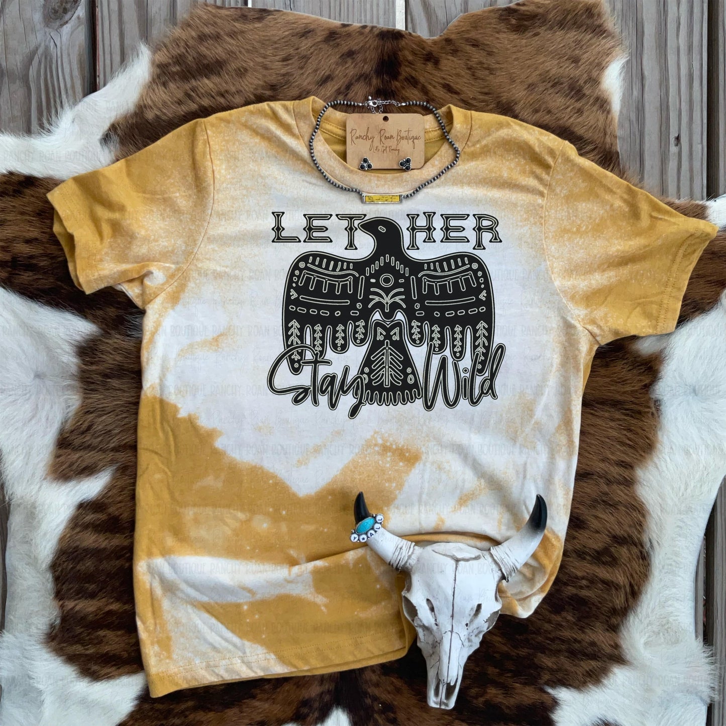 Let Her Stay Wild Western Graphic Tee - Ranchy Roan Boutique 