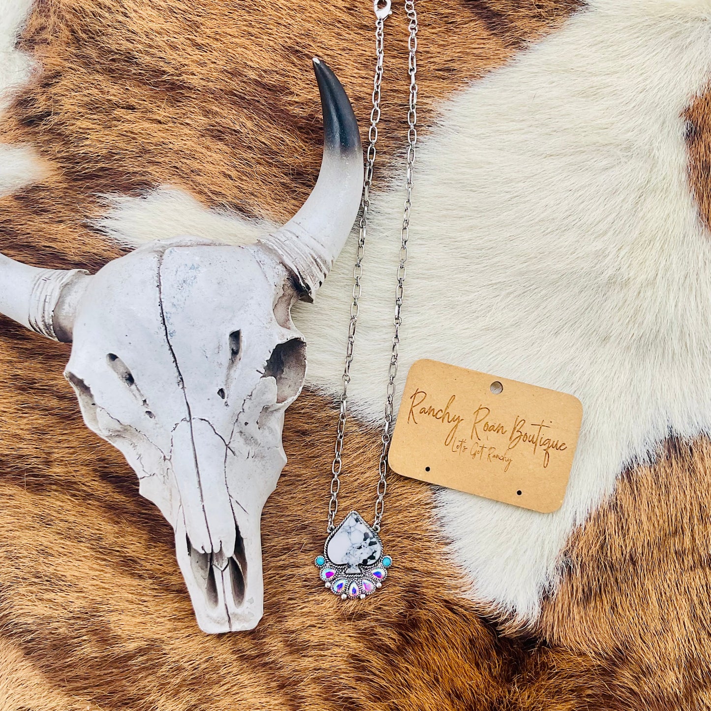 Western  Howlite Spade Trendy Necklace