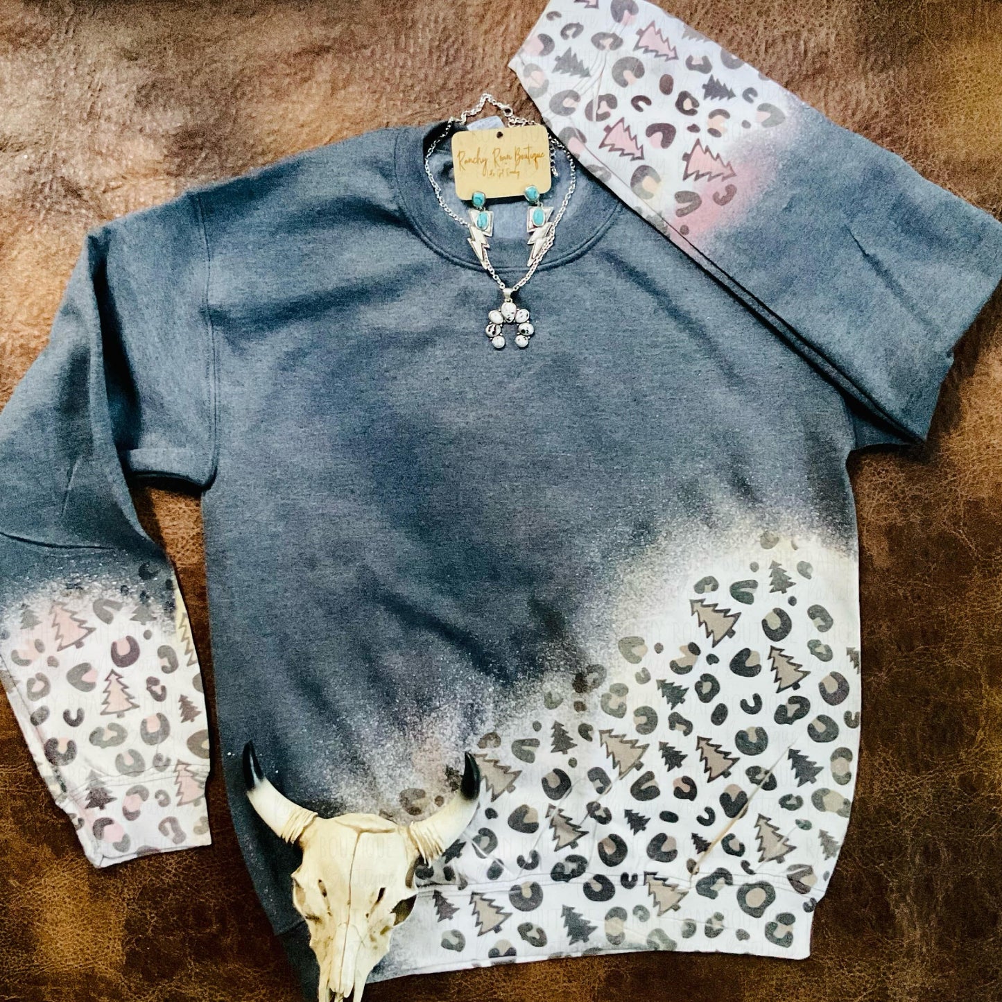 Christmas Leopard Print Sweatshirt - Ranchy Roan Boutique 