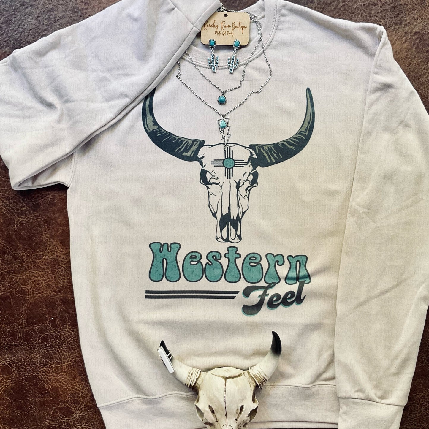 Western Feel Skull Sweatshirt - Ranchy Roan Boutique 